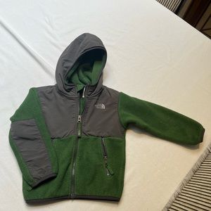 SIZE 3T - The North Face Jacket/Fleece